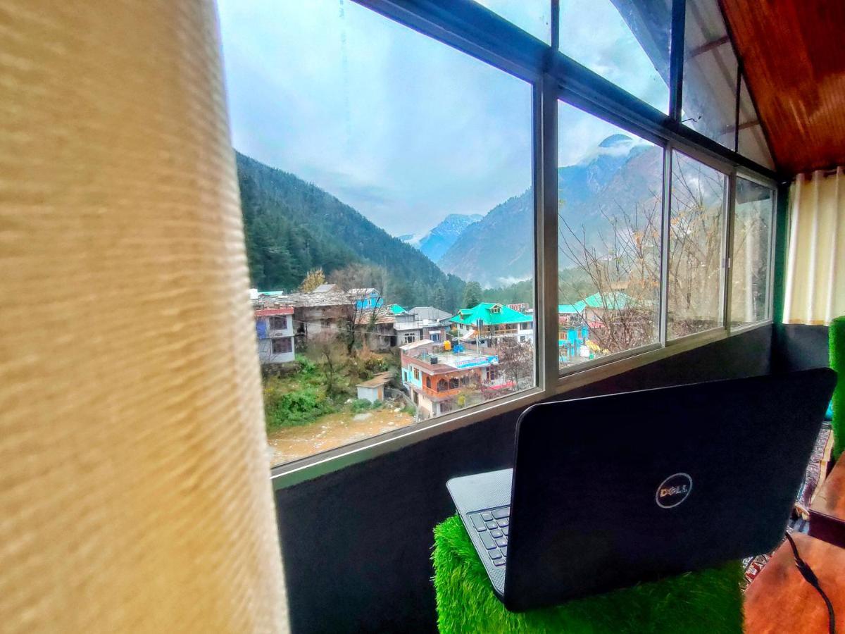 I Love Kasol Hostel & Rooftop Cafe Екстер'єр фото