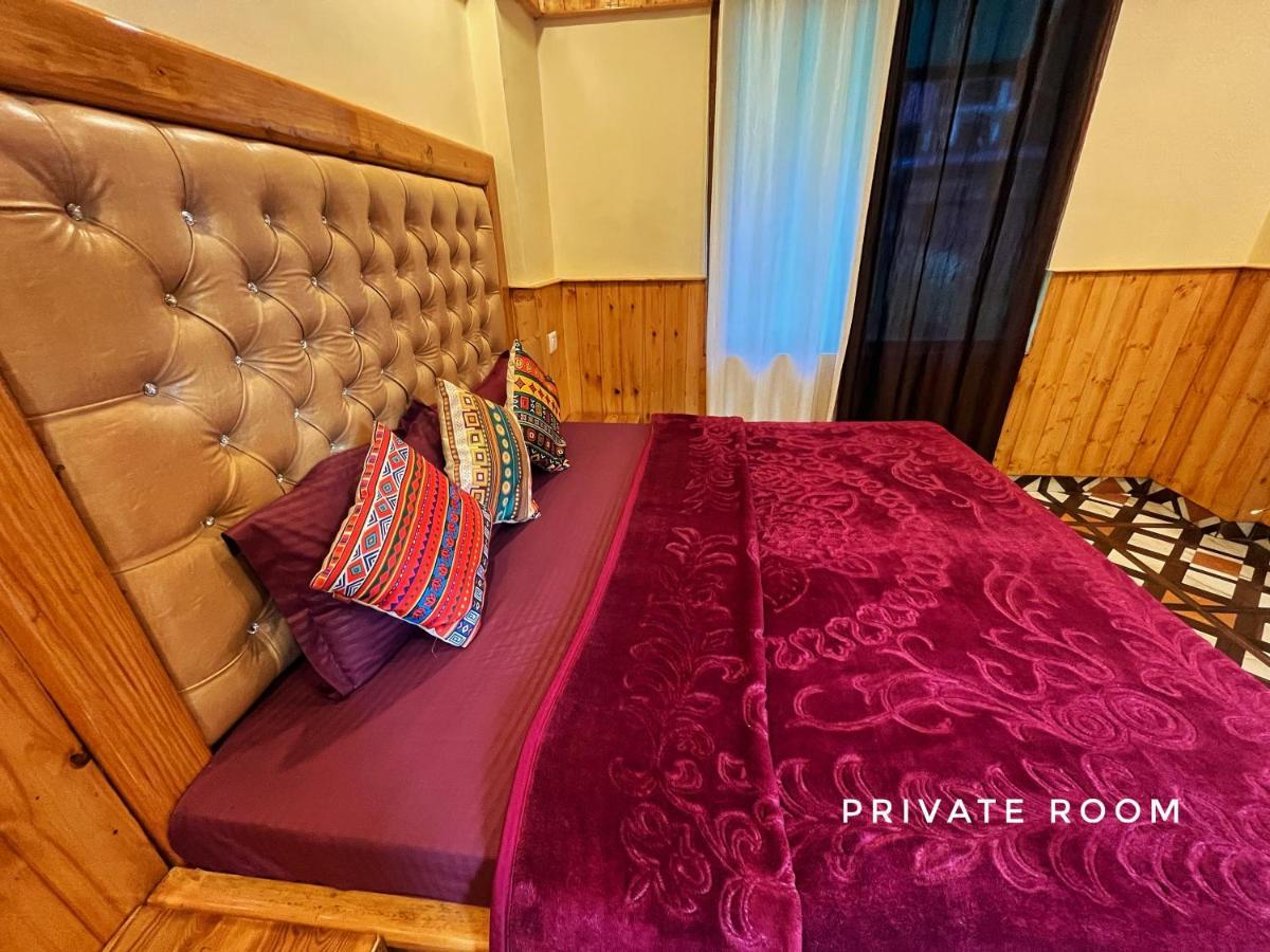 I Love Kasol Hostel & Rooftop Cafe Екстер'єр фото